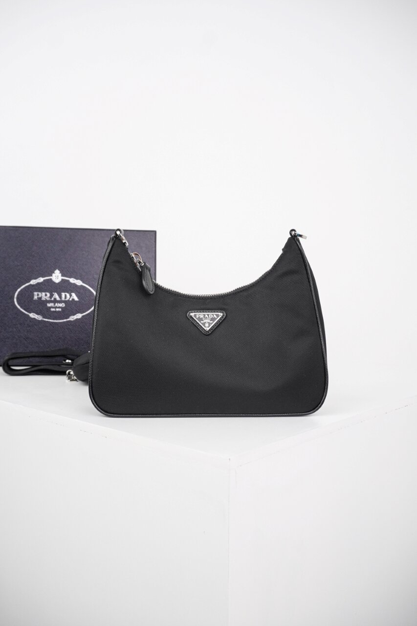 Prada clutch 22cm